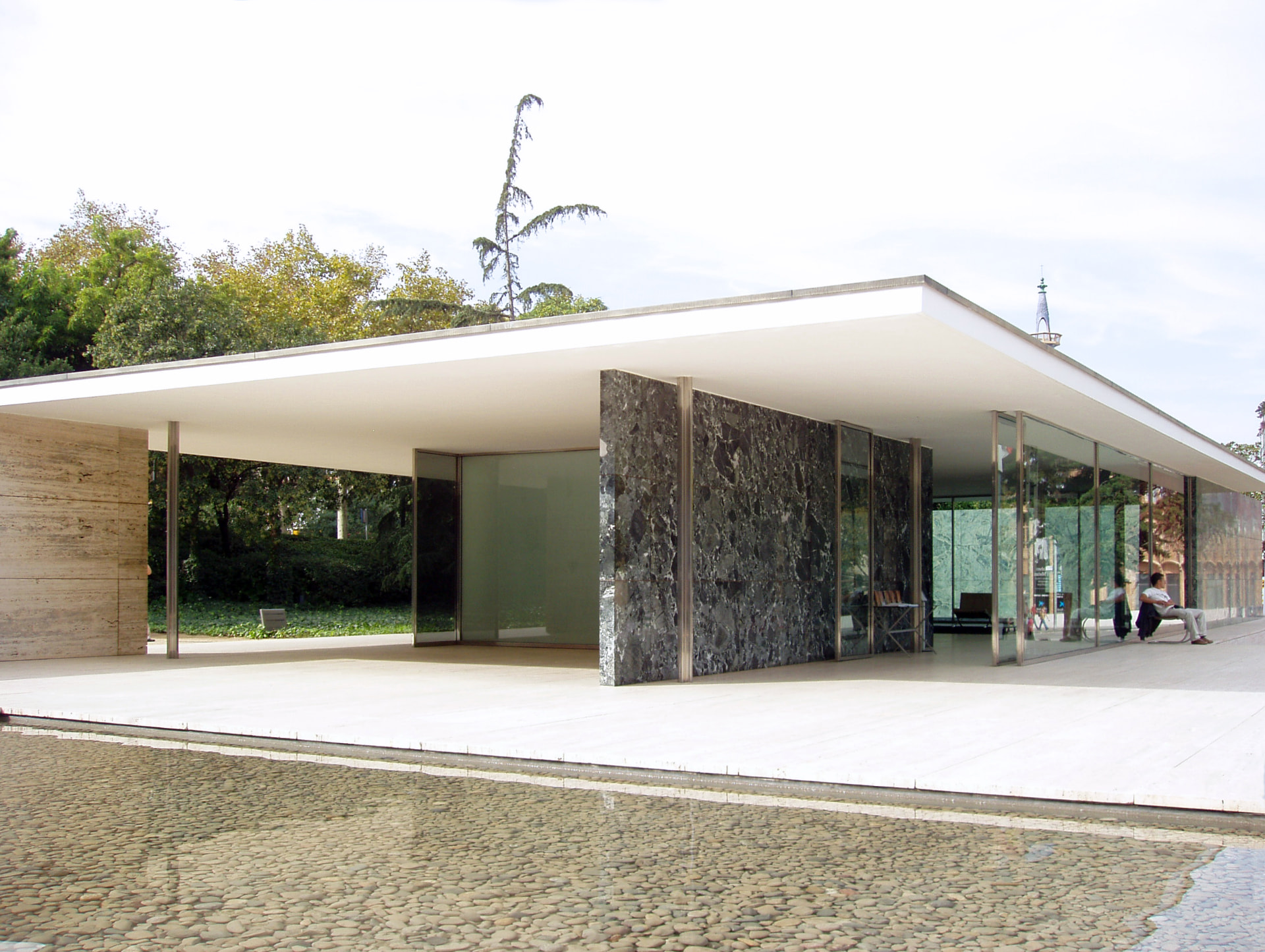 Vista exterior del Pabellón de Barcelona