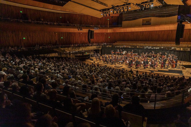 Concierto sinfónico en la sala de la Ballena Azul